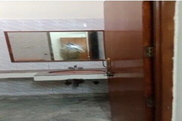 Attached Bathroom in 2 BHK Builder Floor at Vasant Enclave – for Rent