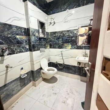 Team Area in 3 BHK Builder Floor at Dwarka Mor – for Rent