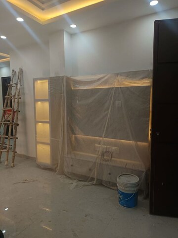 Room in 3 BHK Builder Floor at Saket – for Rent