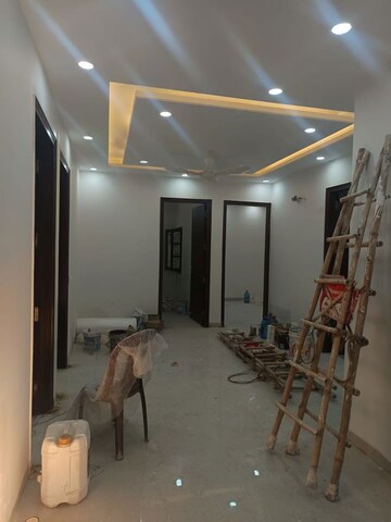 Room in 3 BHK Builder Floor at Saket – for Rent