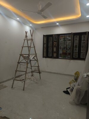 Room in 3 BHK Builder Floor at Saket – for Rent