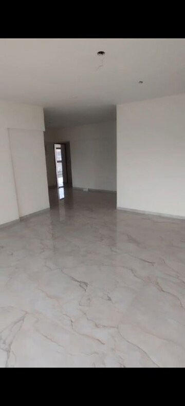 Room in 3 BHK Apartment at Monarch West View, Santacruz West – for Sale