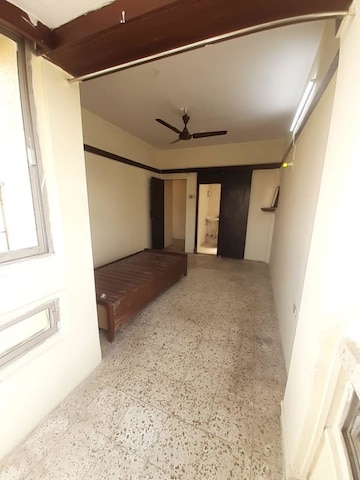 Room in 2 BHK Apartment at Andheri West – for Sale