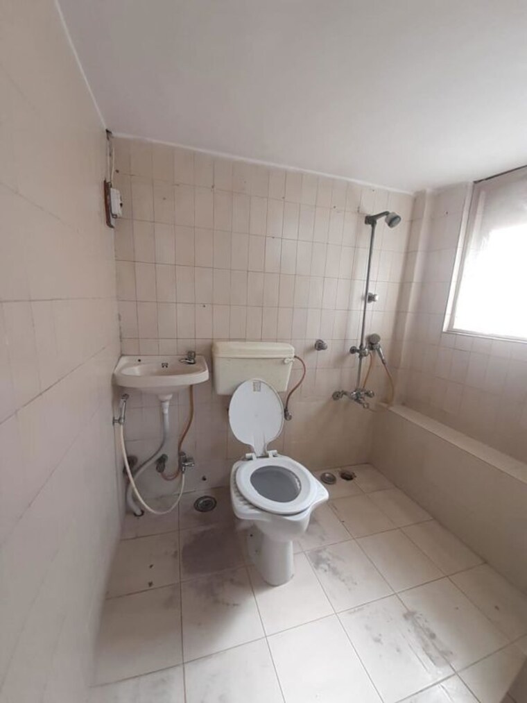 Bathroom, andheri west 2 Bedroom 621 Sq.Ft. Apartment In Andheri West Mumbai 9983196