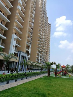 2.5 BHK + Study Room Apartment For Sale in Gulmohur Garden