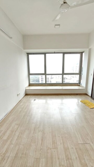 Room in 4 BHK Apartment at DB Orchid Woods, Goregaon East – for Rent