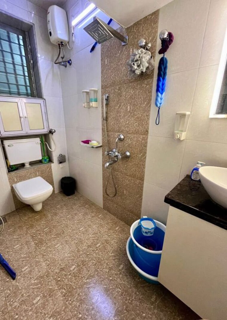 Bathroom, saket 3 Bedroom 1800 Sq.Ft. Builder Floor In Saket Delhi 9983339