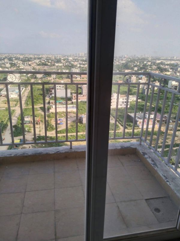 2 BHK Apartment For Rent in Amrapali Golf Homes