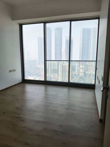 Room in 4 BHK Apartment at Rustomjee Crown, Prabhadevi – for Sale