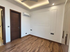 Room in 3 BHK Builder Floor at NKV Golden Avenue, Sohna Sector 35 – for Rent