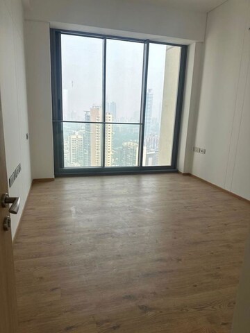 Room in 4 BHK Apartment at Lodha The Park, Worli – for Sale