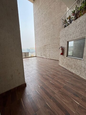 Room in 2 BHK Apartment at Vascon Forest Edge, Kharadi – for Rent