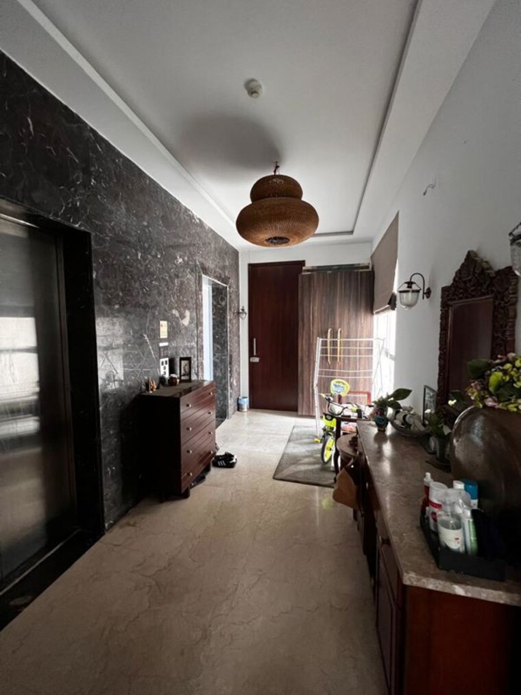  Parking, runwals-the-reserve 3 Bedroom 1534 Sq.Ft. Apartment In Worli Mumbai 9983640