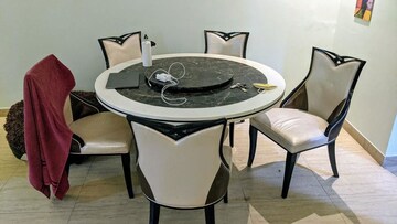 Team Area in 2 BHK Apartment at HDIL Metropolis Residences, Andheri West – for Sale