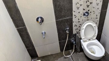 Furnished Amenities in 2 BHK Apartment at HDIL Metropolis Residences, Andheri West – for Sale