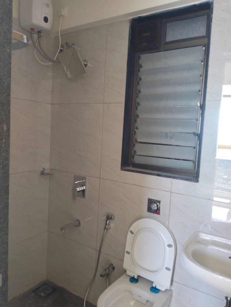 Bathroom, sushanku-avenue-36 2 Bedroom 427 Sq.Ft. Apartment In Goregaon West Mumbai 9828659