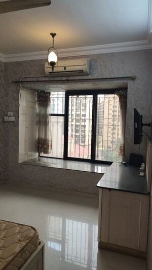 Room in 2 BHK Apartment at K Raheja Raheja Classique, Andheri West – for Rent