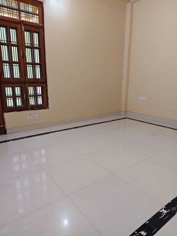 Room in 4 BHK Independent House at Jankipuram – for Sale