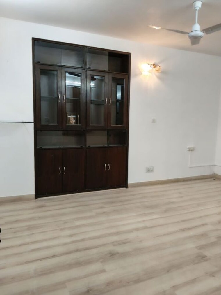 Room, naraina Commercial Office Space 1600 Sq.Ft. In Naraina Delhi 9920193