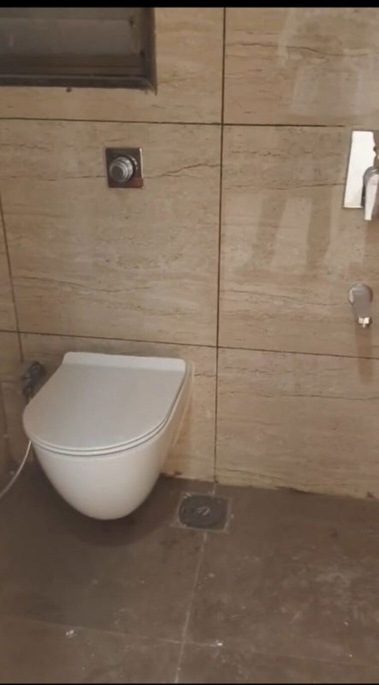 Bathroom, chandak-34-park-estate 1.5 Bedroom 650 Sq.Ft. Apartment In Goregaon West Mumbai 9983809