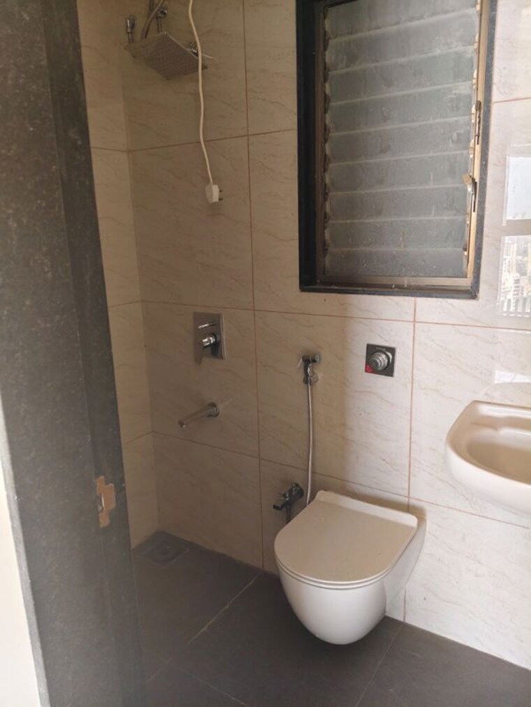 Bathroom, chandak-34-park-estate 1.5 Bedroom 650 Sq.Ft. Apartment In Goregaon West Mumbai 9983809