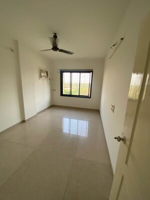 Room in 2 BHK Apartment at Dhruvatara CHS, Ghatkopar East – for Rent