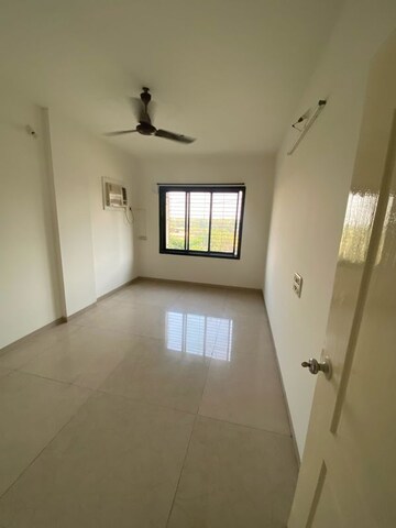 Room in 2 BHK Apartment at Dhruvatara CHS, Ghatkopar East – for Rent