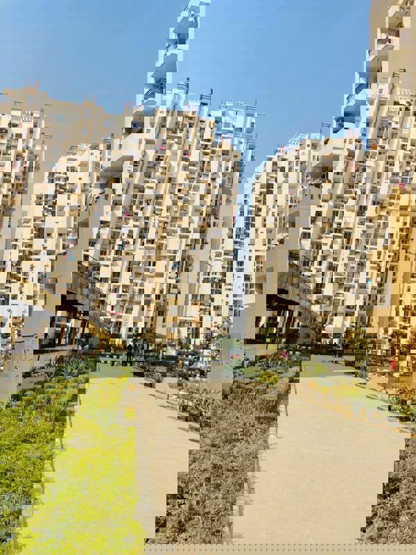 2 BHK + Pooja Room 845 Sq.Ft. Apartment in Amrapali Leisure Park