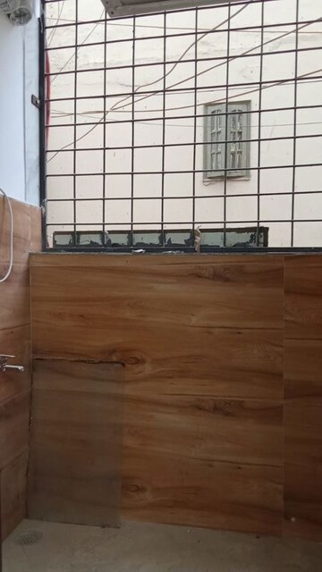 Room in 1 BHK Builder Floor at Paryavaran Complex – for Rent