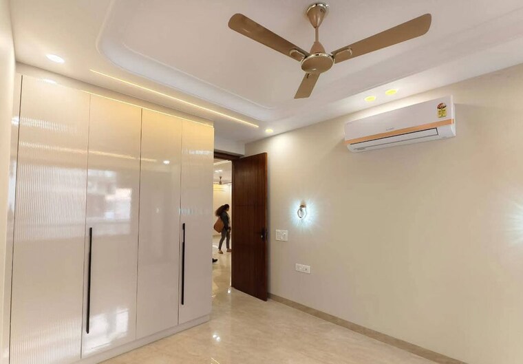 Room, saket 3 Bedroom 1500 Sq.Ft. Builder Floor In Saket Delhi 9984250