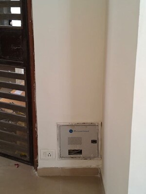 Furnished Amenities in 2.5 BHK Apartment at Mahagun Mywoods, Sector 16c Greater Noida – for Rent