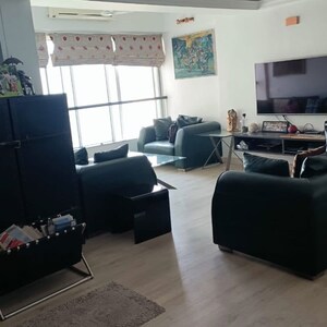 Team Area in 3 BHK Apartment at Breach Candy – for Sale