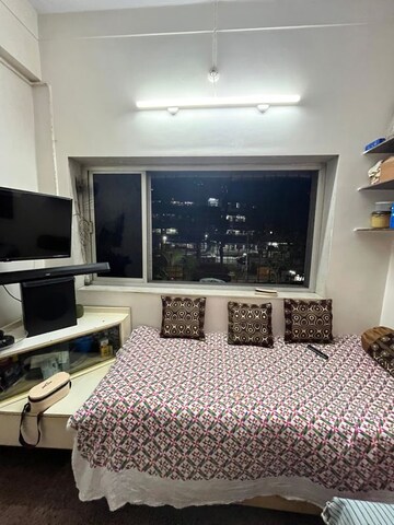 Furnished Amenities in 1.5 BHK Builder Floor at Worli – for Rent