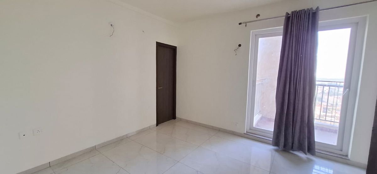 3.5 BHK + Servant Room Apartment For Sale in Gomti Nagar