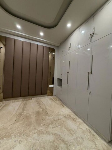 Room in 6+ BHK Builder Floor at Dlf Phase I – for Sale