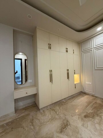 Room in 6+ BHK Builder Floor at Dlf Phase I – for Sale