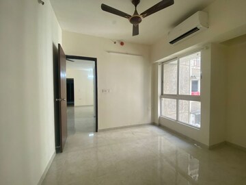 Room in 1 BHK Apartment at Lodha Amara, Kolshet Road – for Rent