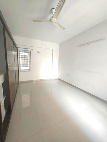 Room in 3 BHK Apartment at Cumins Genesis, Horamavu – for Rent