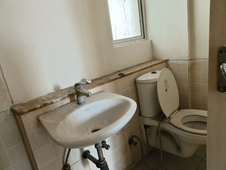 Bathroom, jaypee-greens-kosmos 3 Bedroom 1000 Sq.Ft. Apartment In Sector 134 Noida 9984566