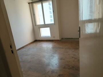 Room in 3.5 BHK Apartment at Jaypee Greens Kosmos, Sector 134 – for Sale