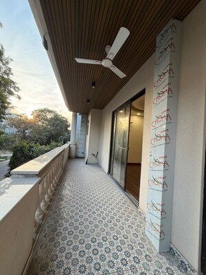 Balcony in 6+ BHK Builder Floor at Dlf Cyber City – for Sale