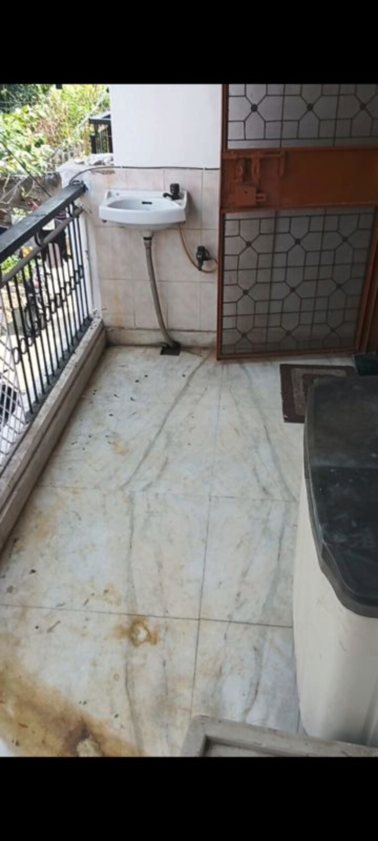 Balcony, rwa-apartments-sector-19 1.5 Bedroom 650 Sq.Ft. Independent House In Sector 19 Noida 9984689