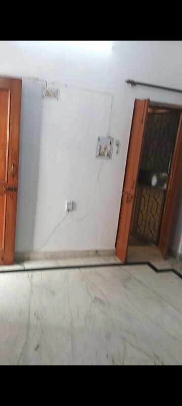 Room in 1.5 BHK Independent House at RWA Apartments Sector 19, Sector 19 – for Rent