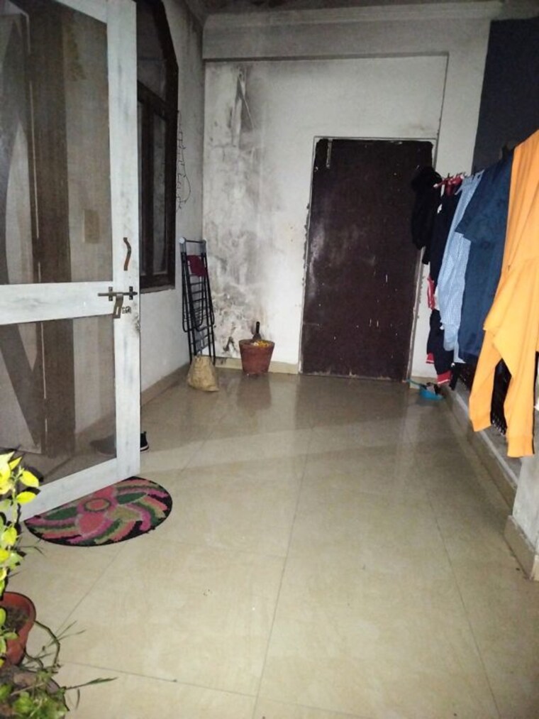  Parking, rwa-apartments-sector-20 2 Bedroom 1350 Sq.Ft. Independent House In Sector 20 Noida 9984791