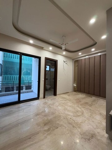 Room in 6+ BHK Independent House at Sushant Lok I – for Sale