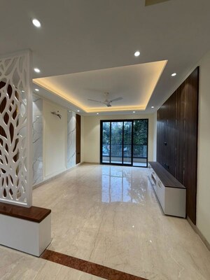 Room in 6+ BHK Independent House at Sushant Lok I – for Sale