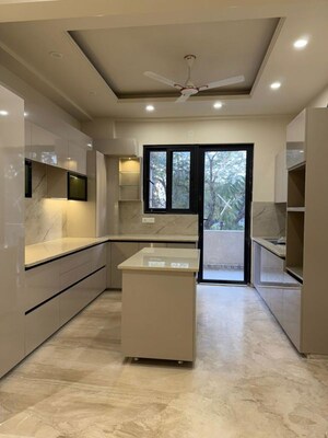 Room in 6+ BHK Independent House at Sushant Lok ii – for Sale
