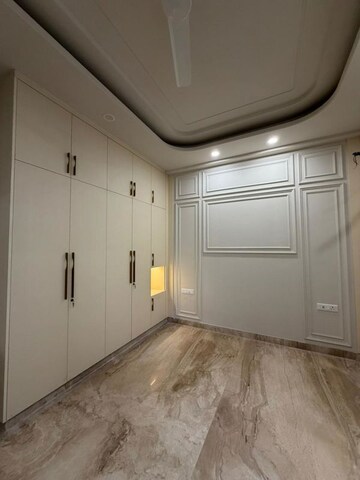 Room in 6+ BHK Independent House at Sushant Lok ii – for Sale