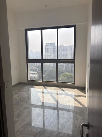 Room in 2 BHK Apartment at Prestige Jasdan Classic, Mahalaxmi – for Rent