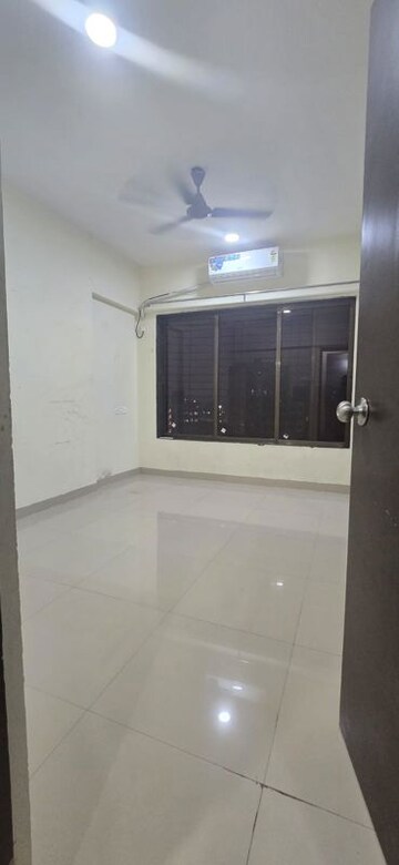 Room in 2 BHK Apartment at Matruchaya CHS Chembur, Tilak Nagar – for Rent